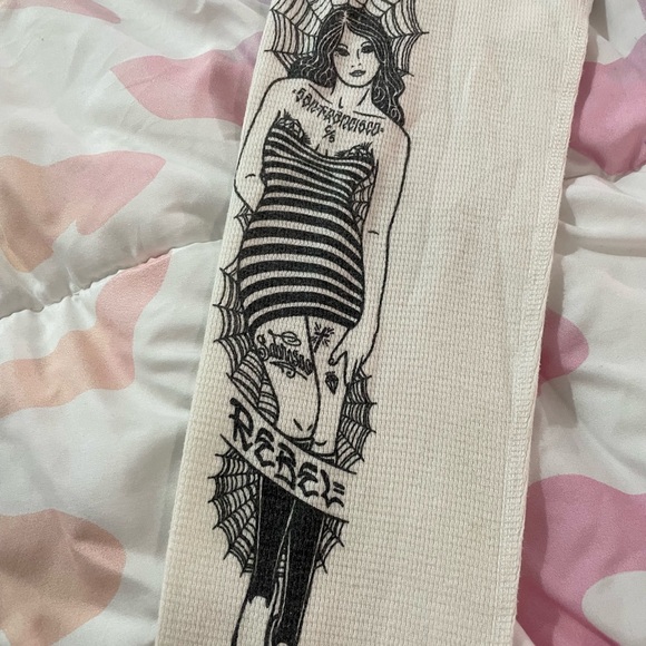 X-large Rebel 8 long sleeve thermal with tattoo style print in arms - Picture 2 of 6